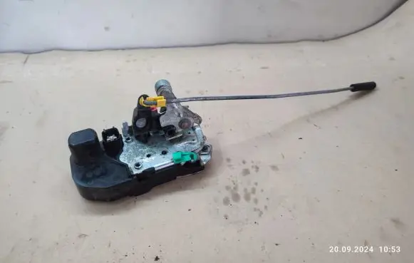 Jeep Grand Cherokee (WK) Front door lock