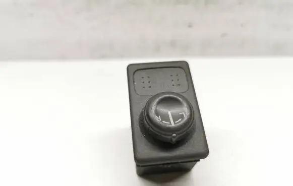 Nissan X-Trail T30 Wing mirror switch