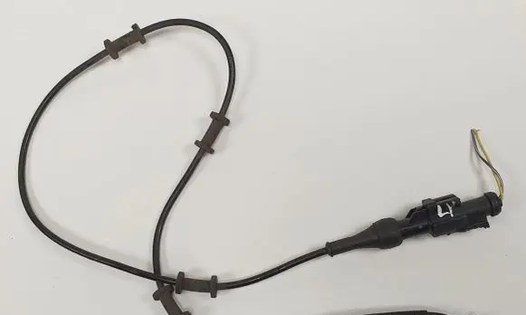 Jaguar XF X250 ABS brake wheel speed sensor 8W83-2C204-AB