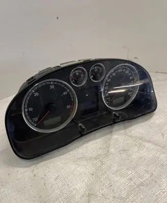 Volkswagen PASSAT B5.5 Speedometer (instrument cluster) 3B0920826A 270601071305 VWZ7Z0A3863094