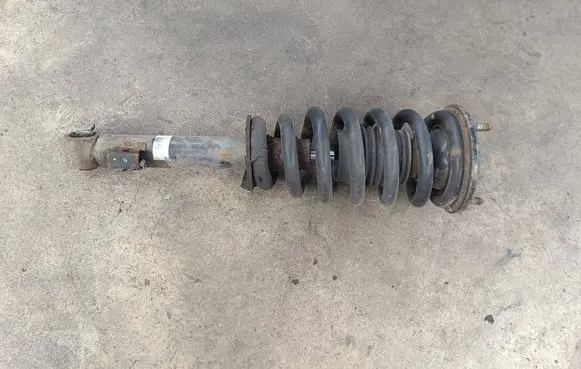 Mitsubishi L200 Front shock absorber with coil spring mr992321