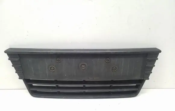 Ford Focus Front bumper lower grill BM5117K945A