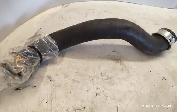 Mercedes-Benz C W204 Engine coolant pipe/hose A2045011582