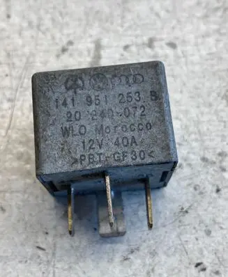 Volkswagen PASSAT B6 Other relay 141951253b