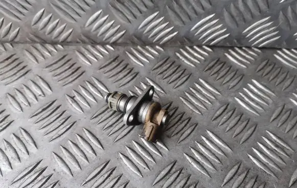 Opel Astra G Fuel pressure regulator 