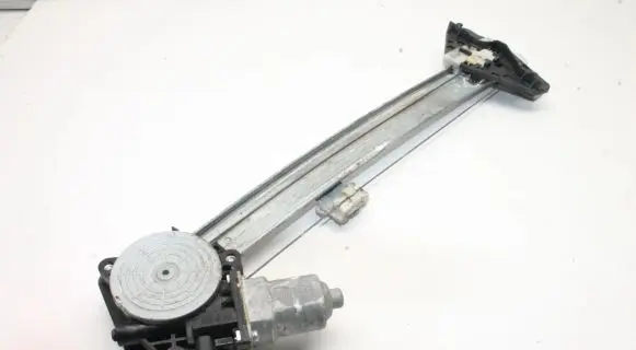 Honda CR-V Rear window lifting mechanism without motor