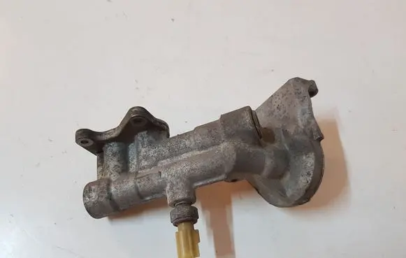 Oil filter mounting bracket