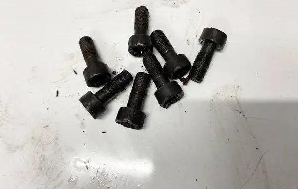 Volvo S40, V40 Nuts/bolts 