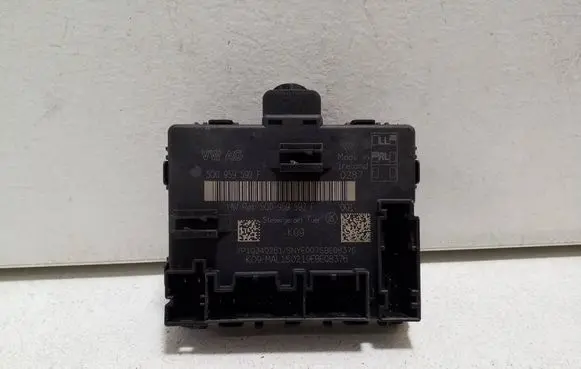 Audi TT TTS RS Mk3 8S Door control unit/module 5Q0959592F