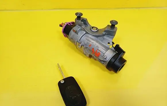 Audi A4 S4 B6 8E 8H Ignition lock 4B0905851G