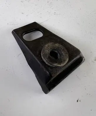 Opel Frontera B Radiator mount bracket