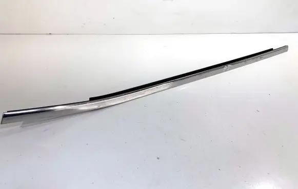 Nissan Qashqai J12 Rear door glass trim molding 