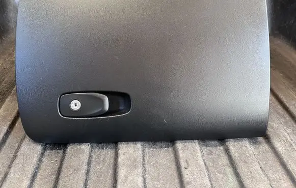 Volvo V60 Glove box 31477862 P31467498 31467498