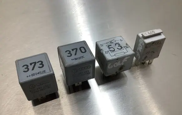 Volkswagen Golf V Other relay 8D0951253 8D0951253A 8D0951253B
