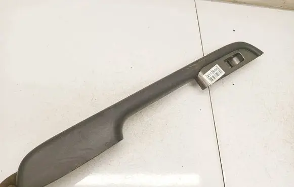 Nissan X-Trail T30 Front door window switch trim 829488H300X