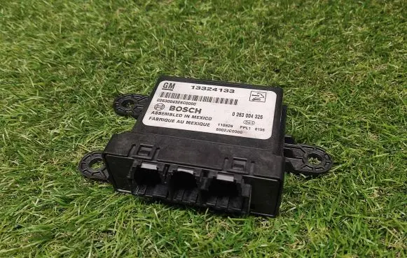 Opel Zafira B Parking PDC control unit/module 13324133 0263004326
