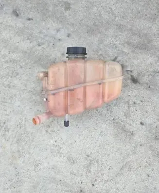 Coolant expansion tank/reservoir
