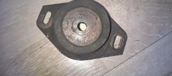 Peugeot Partner Engine mount bracket