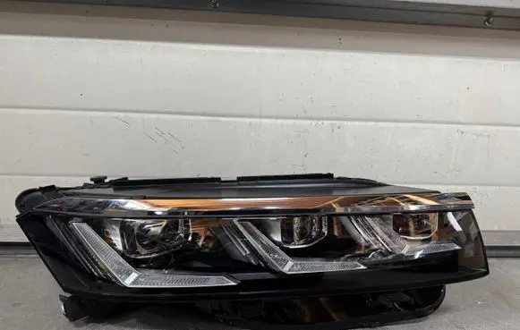 Volkswagen Touareg III Headlight/headlamp 761941082T