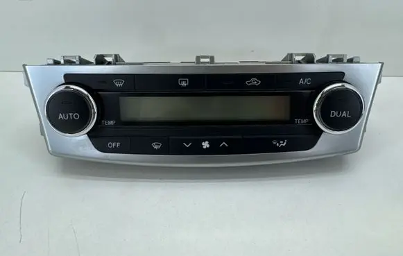 Toyota Avensis T270 Climate control unit 5590005540