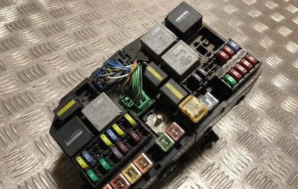 Ford Mondeo MK II Fuse box set 1S7T14A142AA 71543256