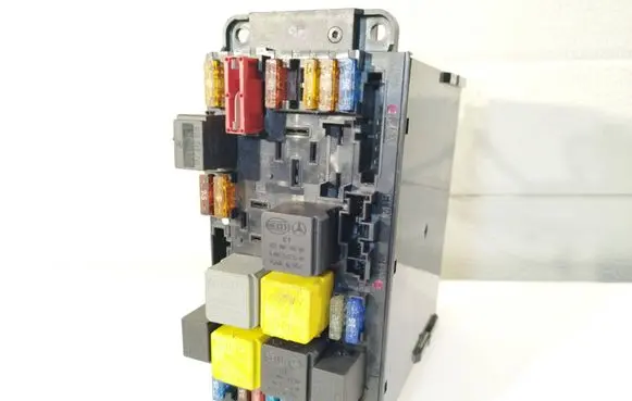Mercedes-Benz C W203 Fuse module 2035453601 5DK00848553