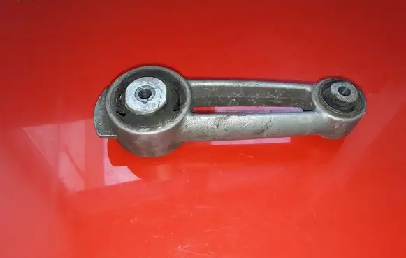 Porsche Cayenne (9PA) Engine mounting bracket 7L5199331A