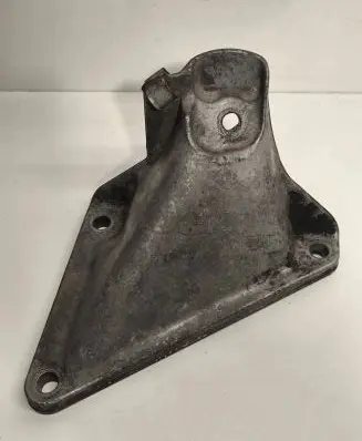 BMW 5 E60 E61 Engine mounting bracket 6761149