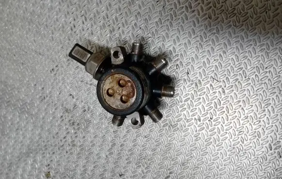 Suzuki Jimny Fuel distributor 8200584034 R9144Z070B H8200334367