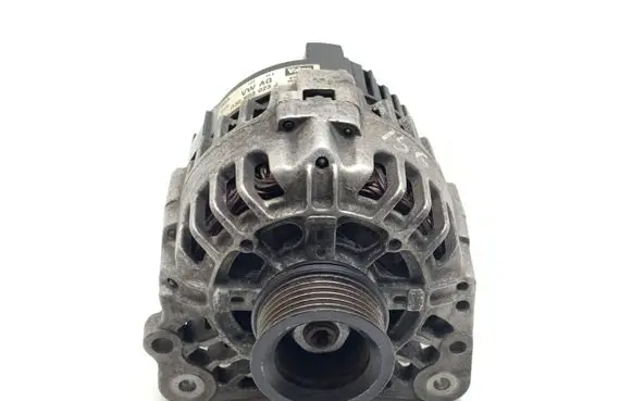 Volkswagen Golf IV Generator/alternator 030903023J