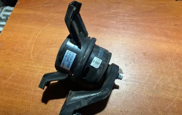 KIA Venga Engine mount bracket 218102K500 1262220