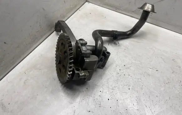 Volkswagen Touareg I Oil pump 070116153