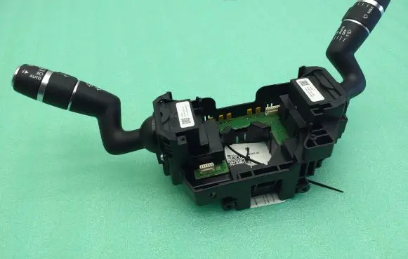 Jaguar F-Pace Wiper turn signal indicator stalk/switch HPLA13N064GC BJ323F972CB