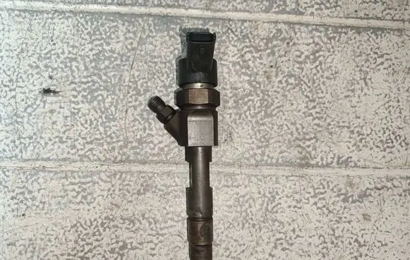 Volvo S40, V40 Fuel injector 0445110021 7700111014