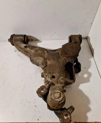 Toyota Land Cruiser (J200) Front lower control arm/wishbone