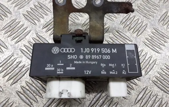 Volkswagen Polo IV 9N3 Coolant fan relay 1J0919506M