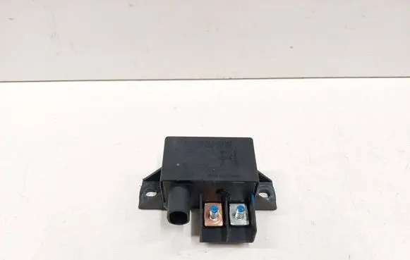 Mercedes-Benz E W211 Charging relay A0025426419 0332002167