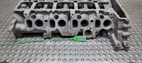 BMW 1 E81 E87 Engine head S27705187 7797676