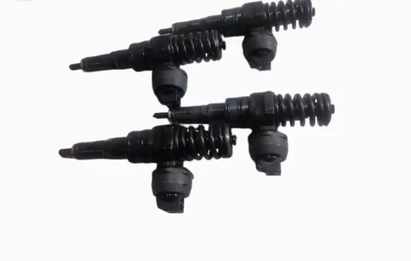 Volkswagen PASSAT B5 Fuel injector 038130073AJ