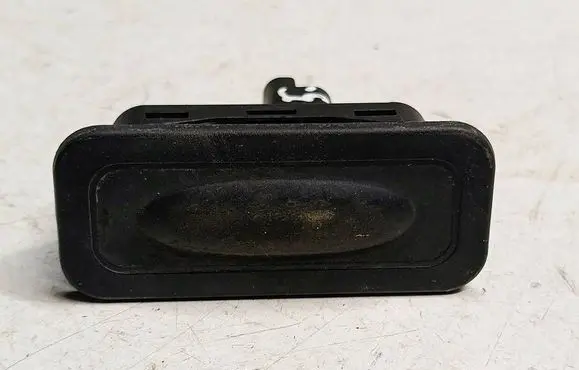 Renault Captur Tailgate opening switch 8200076256S5 8200076256