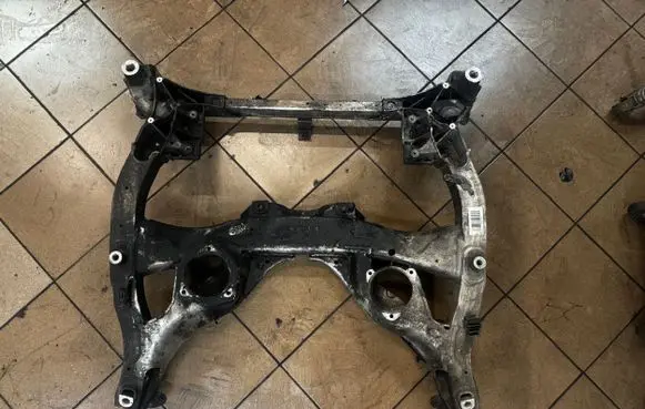 BMW 6 F06 Gran coupe Front subframe 6796693 VT6N54LL 6778359
