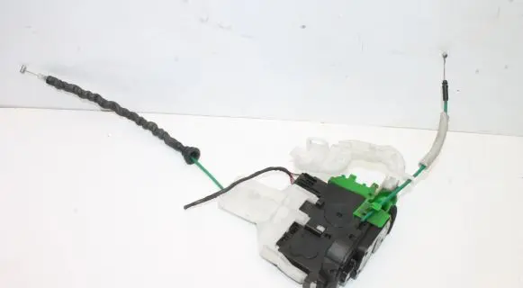 Hyundai i40 Coupe door lock (next to the handle) 813103Z030