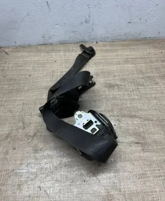 Mercedes-Benz Sprinter W906 Front seatbelt A9068600485 040476