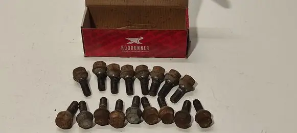 Opel Vivaro Nuts/bolts 