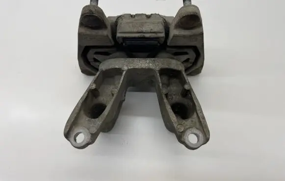Engine mount bracket