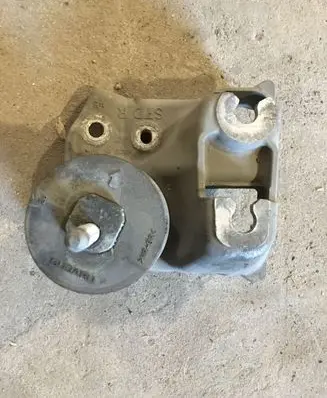 Subaru Legacy Engine mounting bracket 1404233073