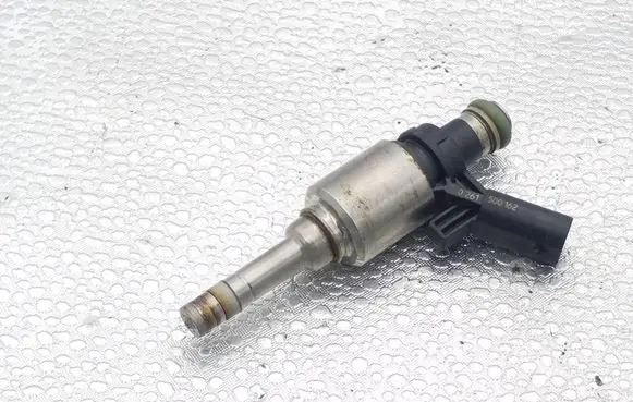 Volkswagen Jetta V Fuel injector 0261500162
