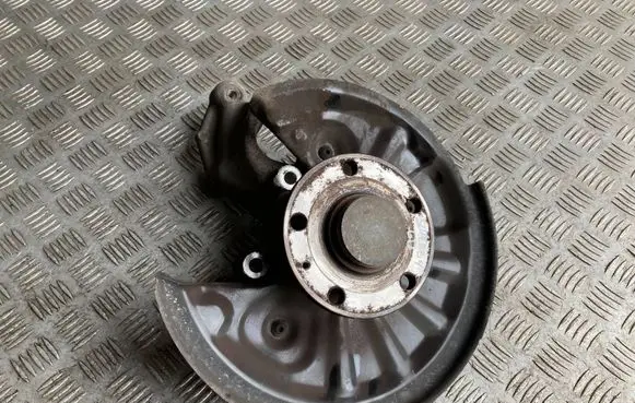 Rear wheel hub