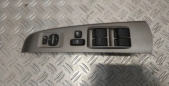Toyota Prius (NHW20) Electric window control switch 8482047021
