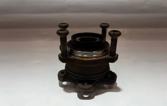 BMW X5 G05 Rear wheel hub 6893687